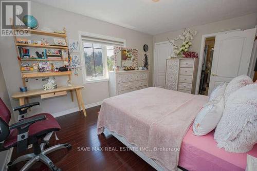 2 Dunegrass Way, Brampton (Bram East), ON - Indoor Photo Showing Bedroom