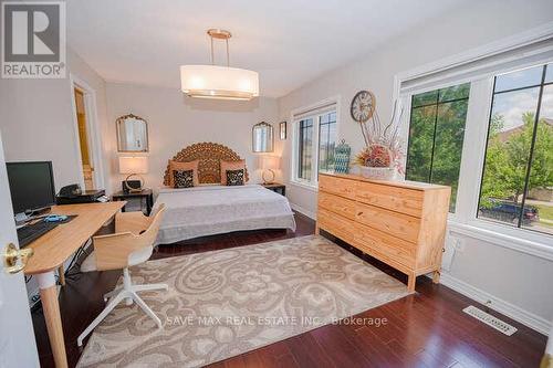 2 Dunegrass Way, Brampton (Bram East), ON - Indoor Photo Showing Bedroom