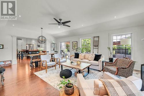 1288 Brock Road, Hamilton, ON - Indoor Photo Showing Living Room