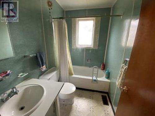 6 Bottom Loop Road, Victoria, NL - Indoor Photo Showing Bathroom