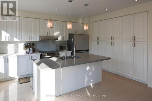 18 Wandering Glider Trail, Bradford West Gwillimbury (Bradford), ON - Indoor Photo Showing Kitchen With Upgraded Kitchen