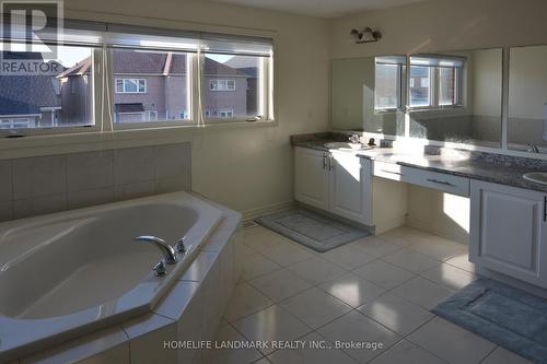 18 Wandering Glider Trail, Bradford West Gwillimbury (Bradford), ON - Indoor Photo Showing Bathroom