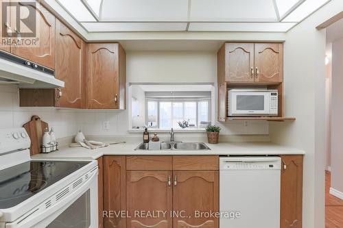 308 - 4 Heritage Way, Kawartha Lakes (Lindsay), ON - Indoor Photo Showing Kitchen With Double Sink