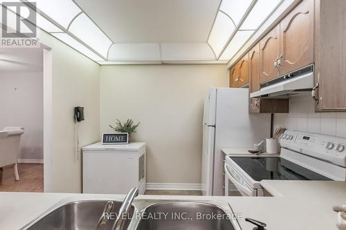 308 - 4 Heritage Way, Kawartha Lakes (Lindsay), ON - Indoor Photo Showing Kitchen With Double Sink