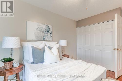 308 - 4 Heritage Way, Kawartha Lakes (Lindsay), ON - Indoor Photo Showing Bedroom