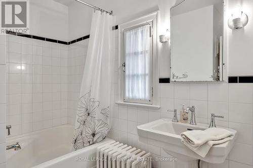 82 Dublin Street, Peterborough (Downtown), ON - Indoor Photo Showing Bathroom