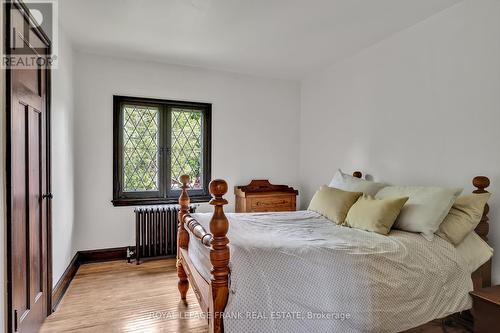 82 Dublin Street, Peterborough (Downtown), ON - Indoor Photo Showing Bedroom