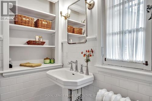 82 Dublin Street, Peterborough (Downtown), ON - Indoor Photo Showing Bathroom