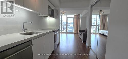 1508 - 85 Queens Wharf Road, Toronto (Waterfront Communities), ON - Indoor Photo Showing Kitchen