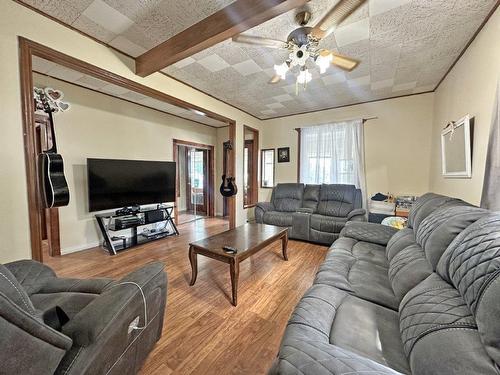 169 Bell Street, Nipigon, ON - Indoor Photo Showing Living Room