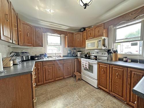 169 Bell Street, Nipigon, ON - Indoor Photo Showing Kitchen