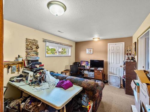 1011 Surrey Ave, Kamloops, BC - Indoor