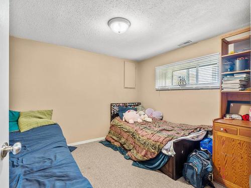 1011 Surrey Ave, Kamloops, BC - Indoor Photo Showing Bedroom