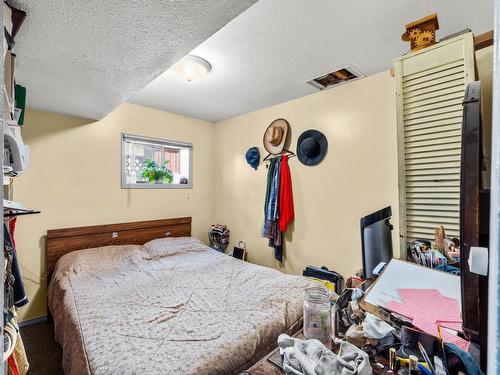 1011 Surrey Ave, Kamloops, BC - Indoor Photo Showing Bedroom