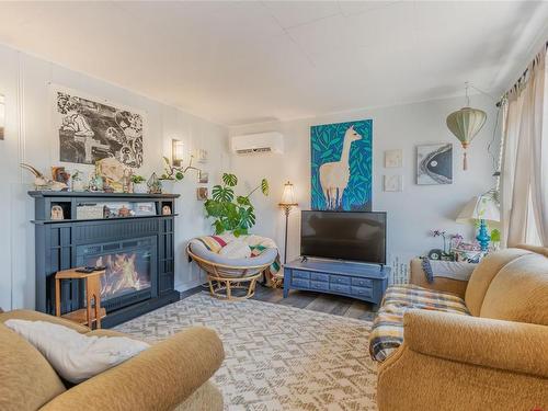 3717 Morgan Cres North, Port Alberni, BC - Indoor Photo Showing Living Room With Fireplace