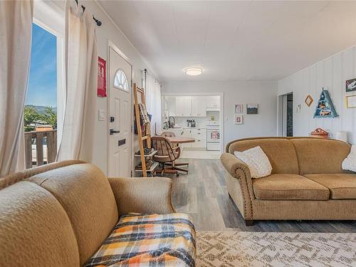 3717 Morgan Cres North, Port Alberni, BC - Indoor Photo Showing Living Room