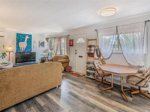 3717 Morgan Cres North, Port Alberni, BC - Indoor Photo Showing Living Room