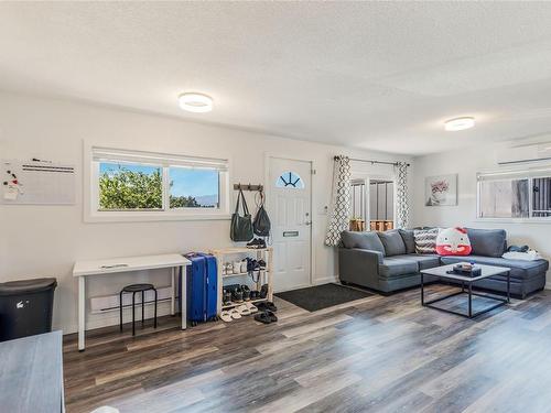 3717 Morgan Cres North, Port Alberni, BC - Indoor Photo Showing Living Room