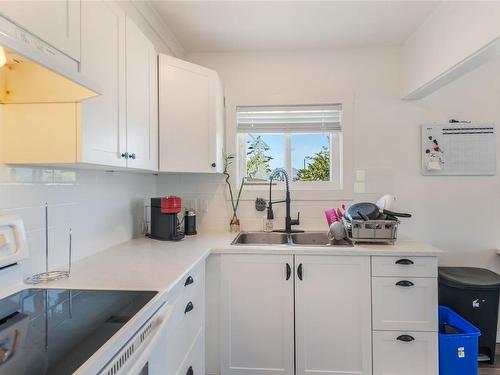 3717 Morgan Cres North, Port Alberni, BC - Indoor Photo Showing Kitchen