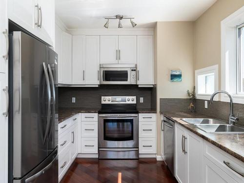 621-50 Songhees Rd, Victoria, BC - Indoor Photo Showing Kitchen With Stainless Steel Kitchen With Double Sink With Upgraded Kitchen