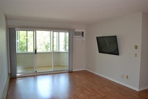 204-1170 Brookside Avenue, Kelowna, BC - Indoor Photo Showing Other Room