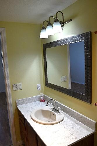 204-1170 Brookside Avenue, Kelowna, BC - Indoor Photo Showing Bathroom