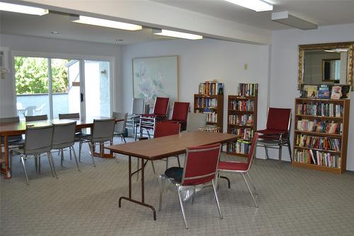 204-1170 Brookside Avenue, Kelowna, BC - Indoor Photo Showing Dining Room