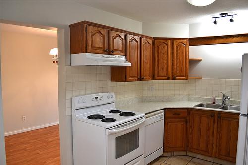 204-1170 Brookside Avenue, Kelowna, BC - Indoor Photo Showing Kitchen With Double Sink