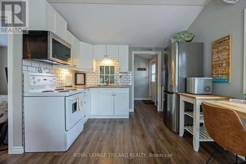 D - 440 West Edith Cavell Boulevard, Central Elgin (Port Stanley), ON - Indoor Photo Showing Kitchen