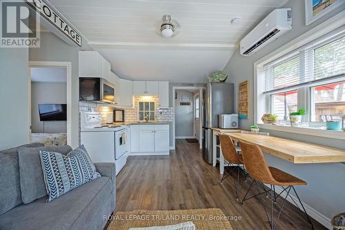 D - 440 West Edith Cavell Boulevard, Central Elgin (Port Stanley), ON - Indoor Photo Showing Kitchen