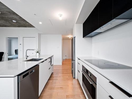 Cuisine - 2326-60 Rue De L'Éclipse, Brossard, QC - Indoor Photo Showing Kitchen With Upgraded Kitchen