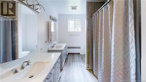 11 Charles Street, Sackville, NB - Indoor Photo Showing Bathroom