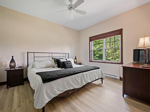 Master bedroom - 10-300 Rue Du Mont-Plaisant, Mont-Tremblant, QC - Indoor Photo Showing Bedroom