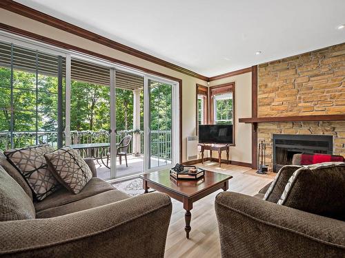 Living room - 10-300 Rue Du Mont-Plaisant, Mont-Tremblant, QC - Indoor Photo Showing Living Room With Fireplace