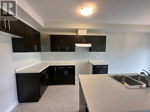 42 West Creek Court, Welland, ON - Indoor Photo Showing Kitchen With Double Sink