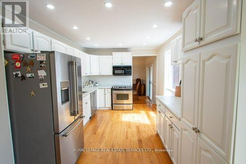 91 Riverside Drive, Kawartha Lakes (Bobcaygeon), ON - Indoor Photo Showing Kitchen