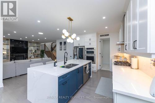 32 Paddington Grove, Barrie, ON - Indoor Photo Showing Kitchen With Double Sink With Upgraded Kitchen