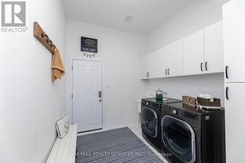 32 Paddington Grove, Barrie, ON - Indoor Photo Showing Laundry Room