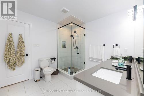 32 Paddington Grove, Barrie, ON - Indoor Photo Showing Bathroom