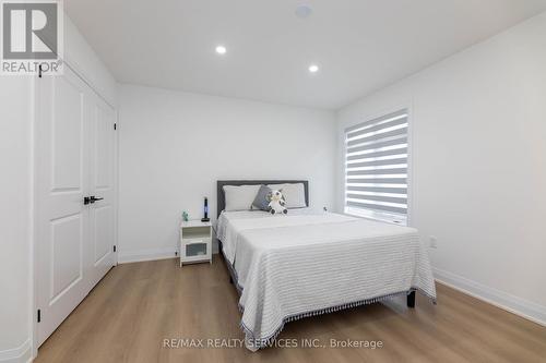 32 Paddington Grove, Barrie, ON - Indoor Photo Showing Bedroom