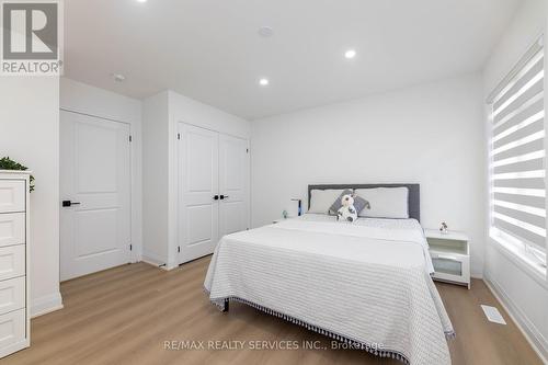 32 Paddington Grove, Barrie, ON - Indoor Photo Showing Bedroom