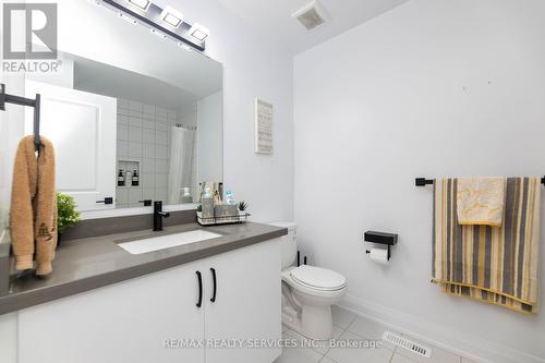 32 Paddington Grove, Barrie, ON - Indoor Photo Showing Bathroom