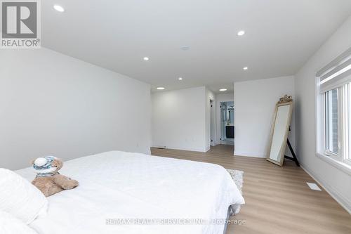 32 Paddington Grove, Barrie, ON - Indoor Photo Showing Bedroom