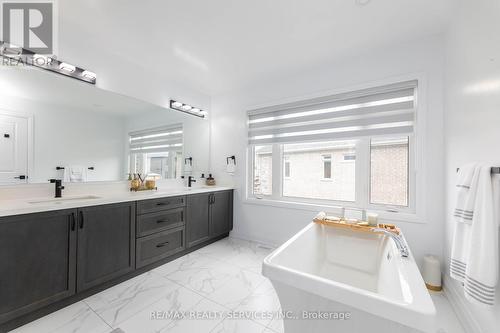 32 Paddington Grove, Barrie, ON - Indoor Photo Showing Bathroom