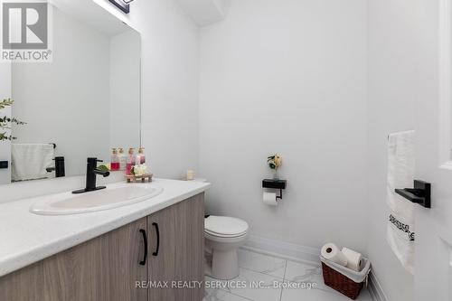 32 Paddington Grove, Barrie, ON - Indoor Photo Showing Bathroom