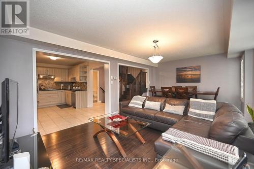 10 Arnprior Road E, Brampton (Northwest Brampton), ON - Indoor Photo Showing Living Room