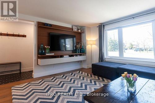 510 Richey Crescent, Mississauga, ON - Indoor Photo Showing Living Room