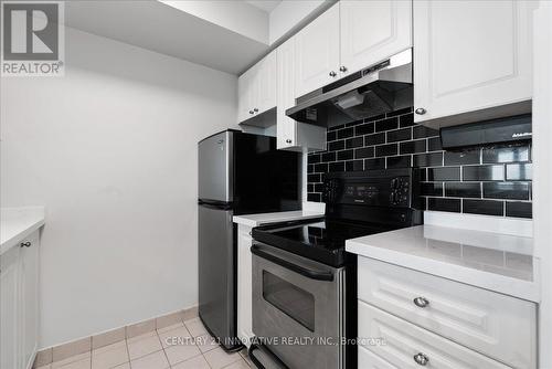 1013 - 18 Lee Centre Drive, Toronto (Woburn), ON - Indoor Photo Showing Kitchen