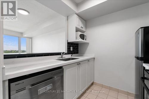 1013 - 18 Lee Centre Drive, Toronto (Woburn), ON - Indoor Photo Showing Kitchen