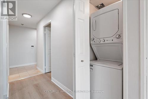 1013 - 18 Lee Centre Drive, Toronto (Woburn), ON - Indoor Photo Showing Laundry Room